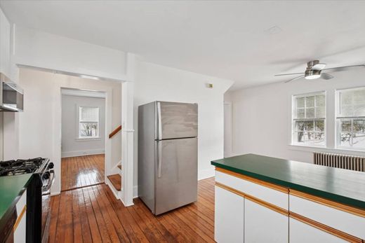 Detached House in Borough of Far Hills, Somerset County