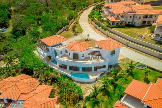 Luxury home in Roatán