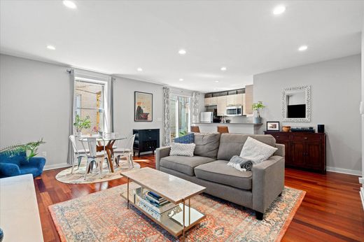 Apartment in Washington, Washington County