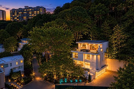 Townhouse in Edgewater, Bergen County