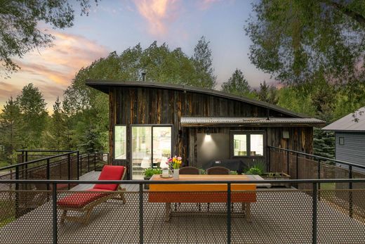 Luxury home in Wilson, Teton County