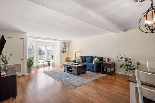 Apartment in Medford, Middlesex County
