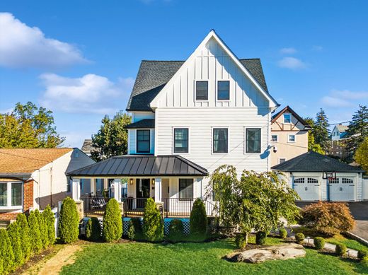 ‏בית חד-משפחתי ב  Yonkers, Westchester County