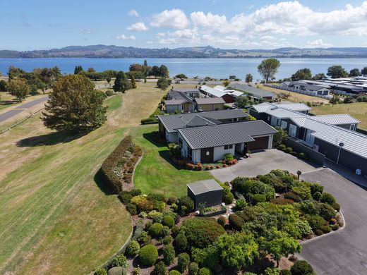 Luxury home in Taupo, Taupo District