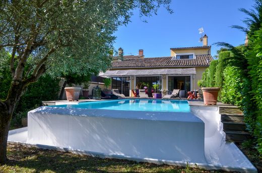 Townhouse in Rieumes, Upper Garonne