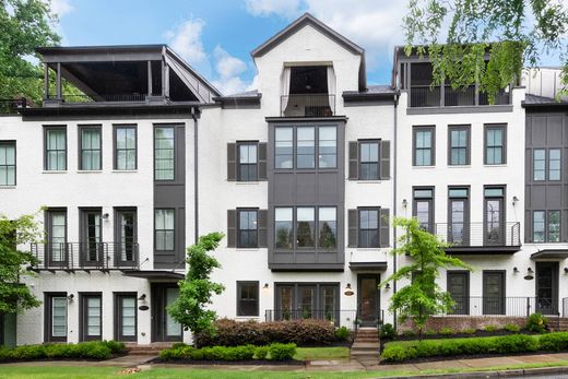 Townhouse in Sandy Springs, Fulton County