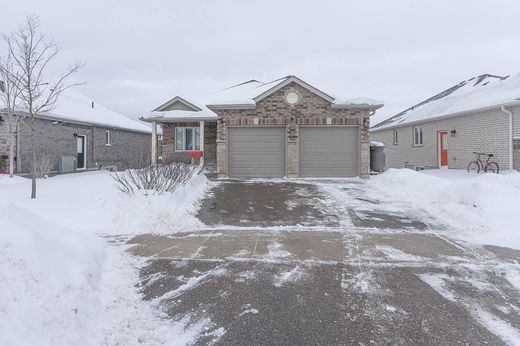 Detached House in Minto, Ontario