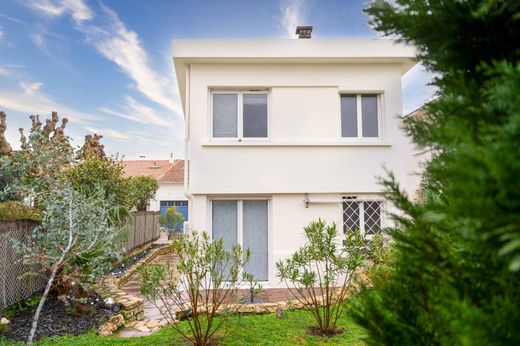 Detached House in Saint-Sulpice-de-Royan, Charente-Maritime