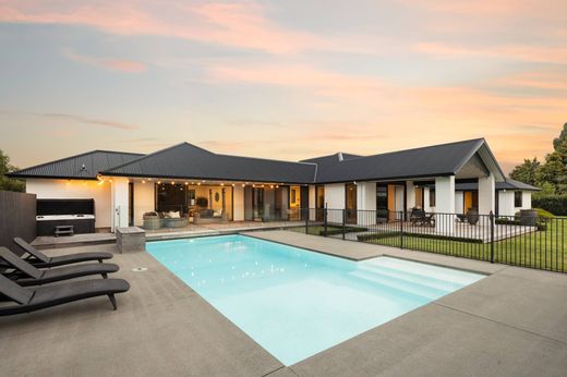 Загородный Дом, Гамильтон, Hamilton City