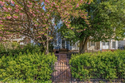 Duplex in Washington, Washington County