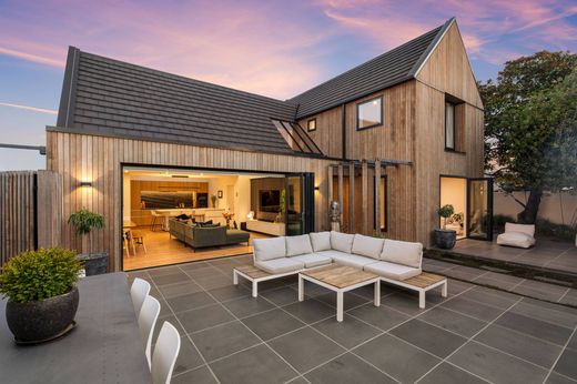 Detached House in Christchurch, Christchurch City