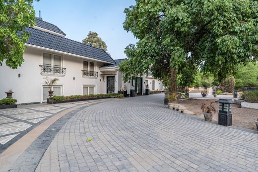 Country House in New Delhi, National Capital Territory of Delhi