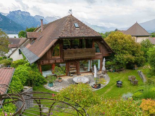Villa multifamiliale à Sevrier, Haute-Savoie