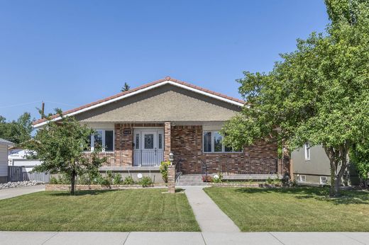 Calgary, Albertaの一戸建て住宅