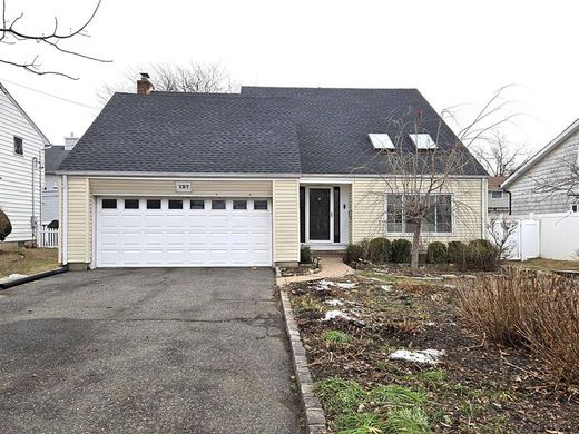 Vrijstaand huis in Port Washington, Nassau County