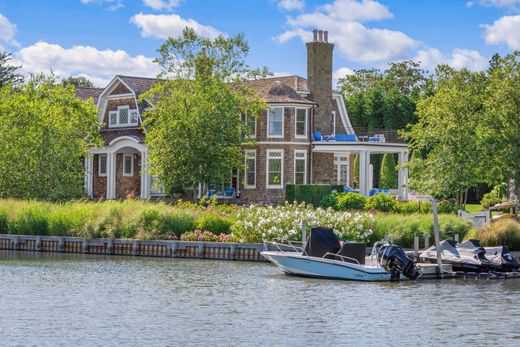 Detached House in Water Mill, Suffolk County