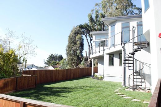 Vrijstaand huis in Moss Beach, San Mateo County