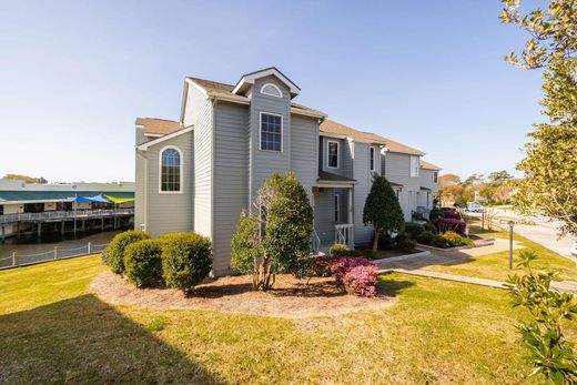 Townhouse in Emerald Isle, Carteret County