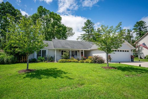 Vrijstaand huis in Fletcher, Henderson County