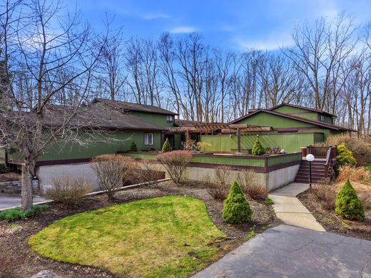 Apartment in Chagrin Falls, Cuyahoga County