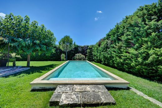 Arles, Bouches-du-Rhôneの一戸建て住宅