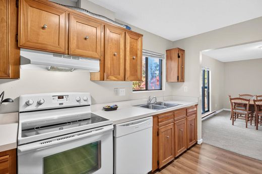 Apartment / Etagenwohnung in Hyannis, Barnstable County