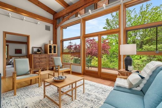 Detached House for sale in Olympia