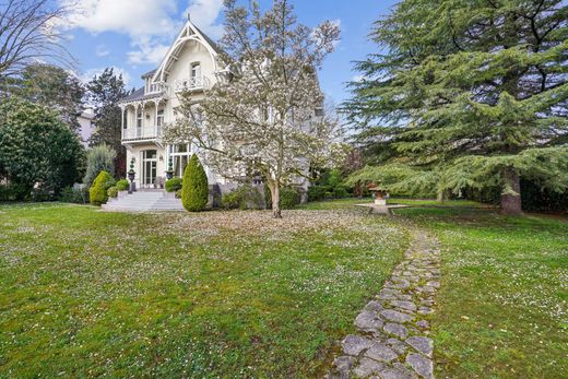 Croissy-sur-Seine, Yvelinesの一戸建て住宅