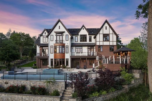 Detached House in Chevy Chase, Washington County