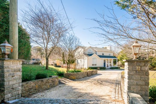 Detached House in Wainscott, Suffolk County