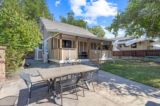 Semidetached House in Penticton, Regional District of Okanagan-Similkameen