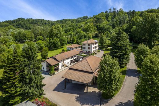 Detached House in Valmorea, Provincia di Como