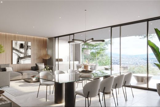 Vrijstaand huis in Escazú, Provincia de San José