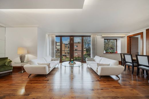 Apartment / Etagenwohnung in London, Greater London