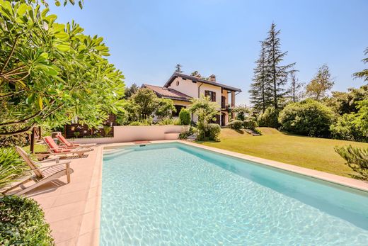 Villa en Bodio Lomnago, Provincia di Varese