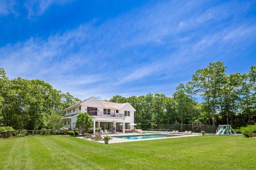 Detached House in Bridgehampton, Suffolk County