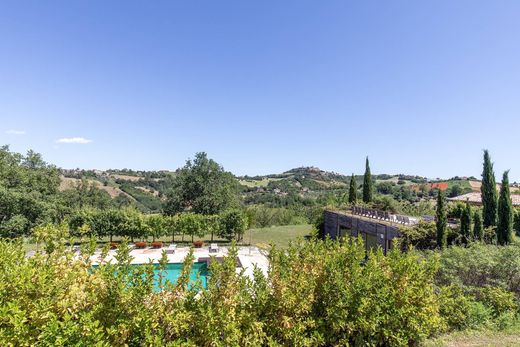 Einfamilienhaus in Falerone, Province of Fermo