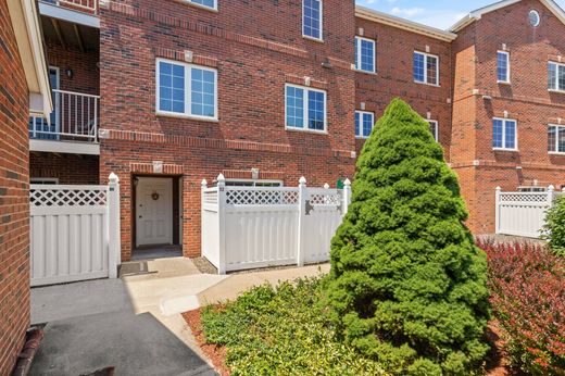 Apartment in Winchester, Middlesex County