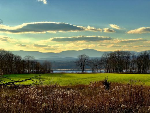 Grond in Hudson, Columbia County