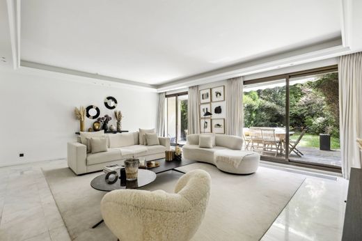 Apartment in Neuilly-sur-Seine, Hauts-de-Seine