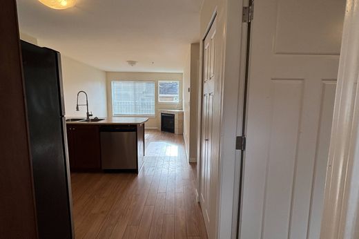 Apartment / Etagenwohnung in Gibsons, Sunshine Coast Regional District