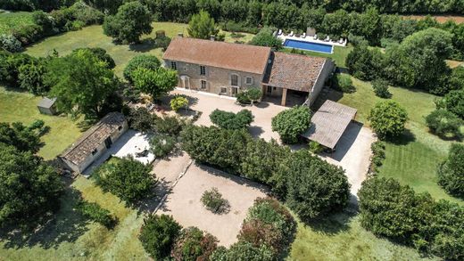 Detached House in Saint-Étienne-du-Grès, Bouches-du-Rhône
