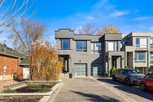 Semidetached House in Mississauga, Ontario