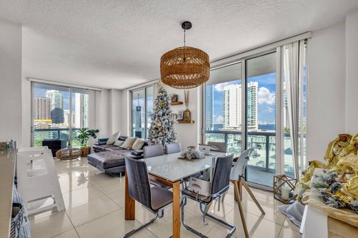 Apartment / Etagenwohnung in Miami, Miami-Dade County