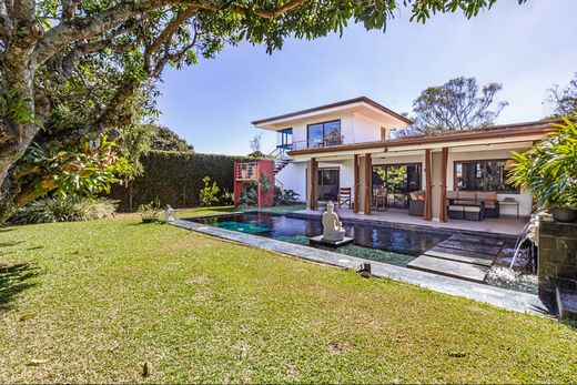 Vrijstaand huis in Escazú, Provincia de San José