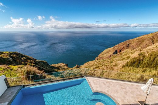 Detached House in Calheta, Madeira