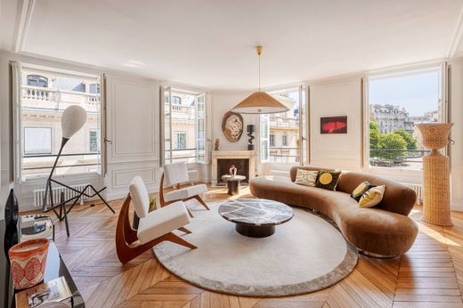 Apartment in Tour Eiffel, Invalides – Ecole Militaire, Saint-Thomas d’Aquin, Paris