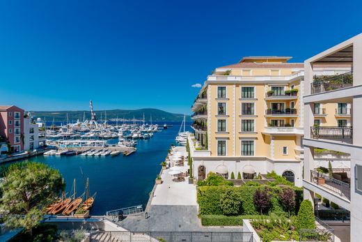 Apartment / Etagenwohnung in Tivat