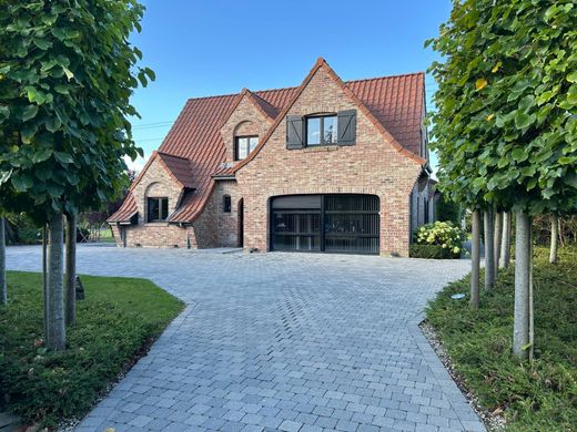 Einfamilienhaus in Estaires, Nord