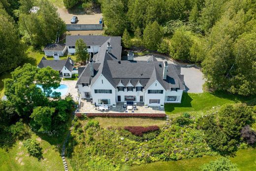 La Malbaie, Capitale-Nationaleの一戸建て住宅